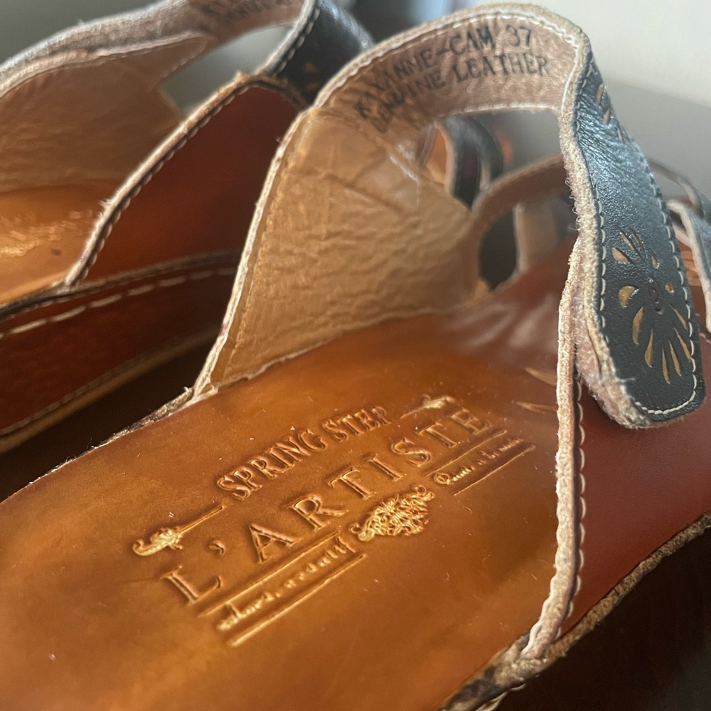 L'ATISTE Brown and Black Sandals with Decorative Straps - Picture 2 of 4